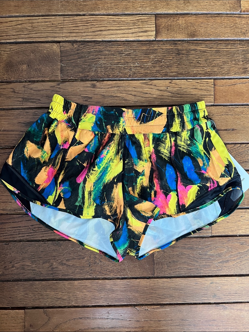 Lululemon Multicolor 80s Print Hotty Hot Shorts Size 8 New With Tags NWT